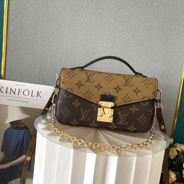 Louis Vuittion Metis Pochette SlingBag With Box