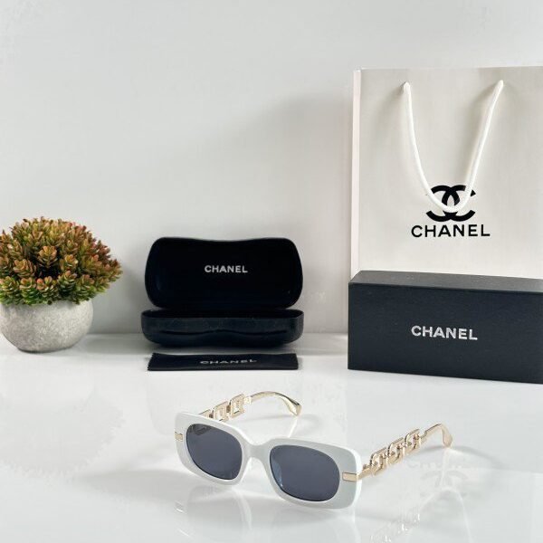 Chanel_WMNS_042_Gold_White_Black