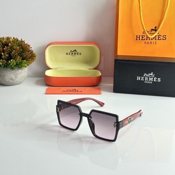 Hermes_WMNS_23010_Maroon_Black