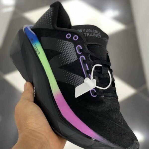 New Balanc e Fuelcell SC Elite V4 Running Shoes