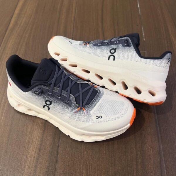 On cloud Tilt Running Iron Dew